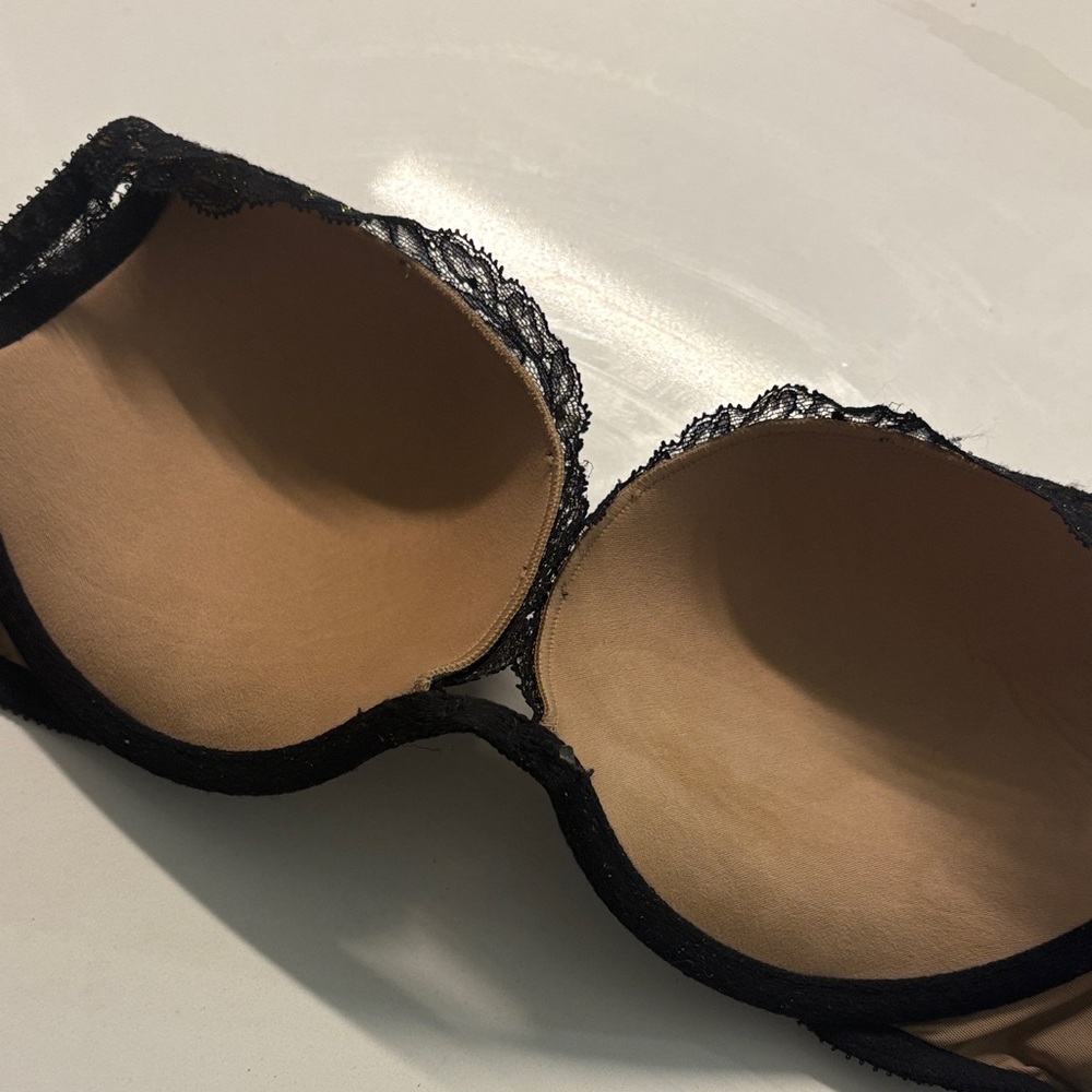 Victoria's Secret Black and Red Lace Bra - Picture 8 of 10